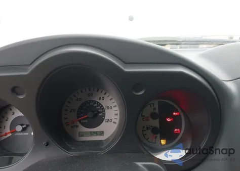 2004 Nissan Frontier Xe-V6 z USA, uszkodzony, nr VIN 1N6ED27T74C421009